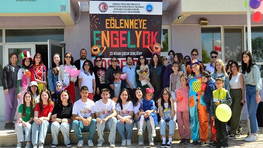 Halkla İlişkiler Öğrencilerinden Miniklere Renkli 23 Nisan Kutlaması