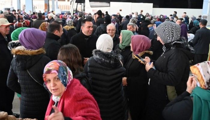 BİGA’DA UMRE YOLCULARI DUALARLA UĞURLANDI