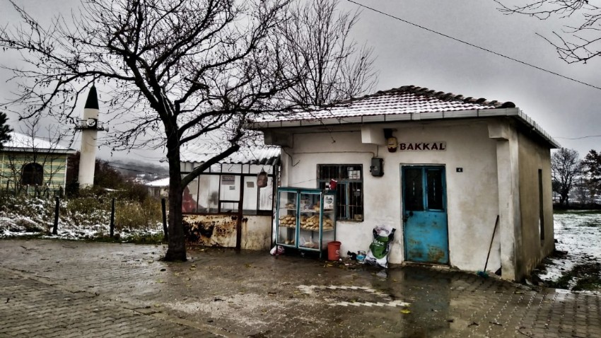 Çanakkale'nin Sessiz Güzelliği: Muratlar Köyü Beyaza Büründü!