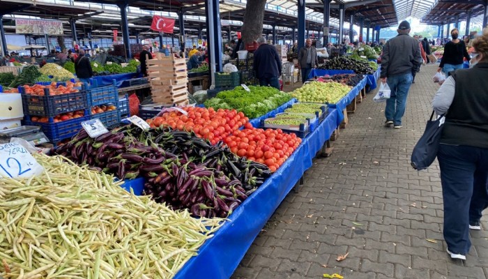 Fiyatlar Artıyor, Pazarlar Boşalıyor