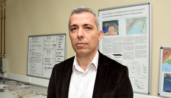 11 yıl önce düşen gök taşını, ceviz ağacının dibinde buldu