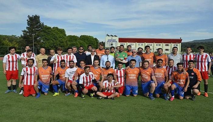  ÇOMÜ Spor 17 Futbol Turnuvasının Ödül Töreni Gerçekleştirildi