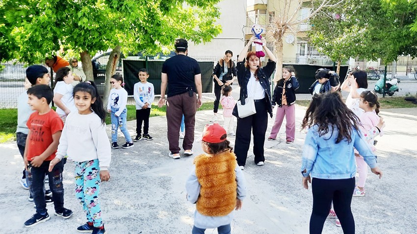 Mahallelerde çocuklar şenlikle eğlendi