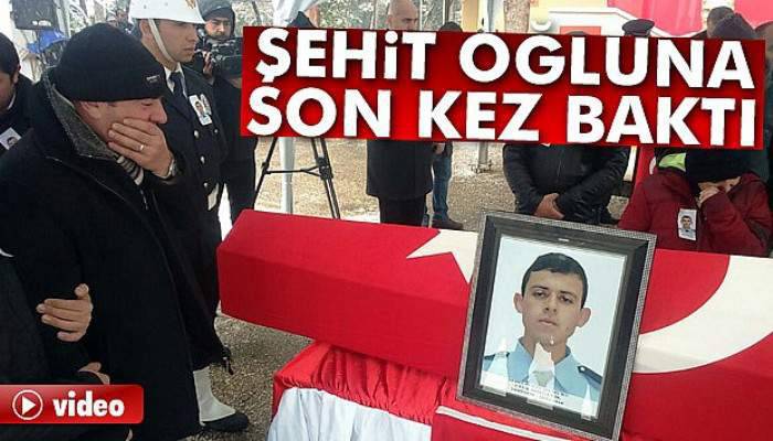  Polis babadan şehit oğluna veda