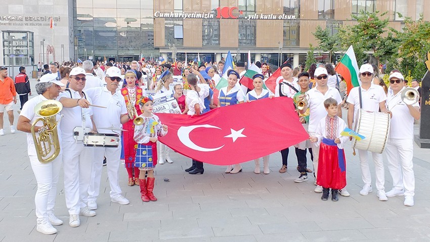 Uluslararası Troya Halk Dansları ve Müzik Festivali Coşkuyla Başladı (videolu)
