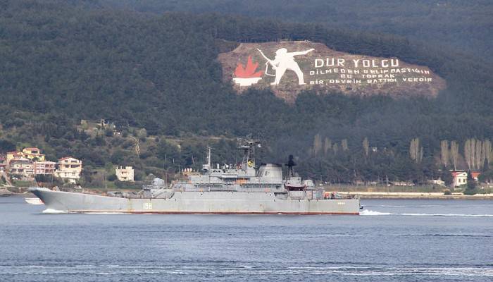  Rus savaş gemisi Çanakkale boğazından geçti (VİDEO)