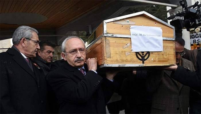  Kılıçdaroğlu tabutu omuzladı