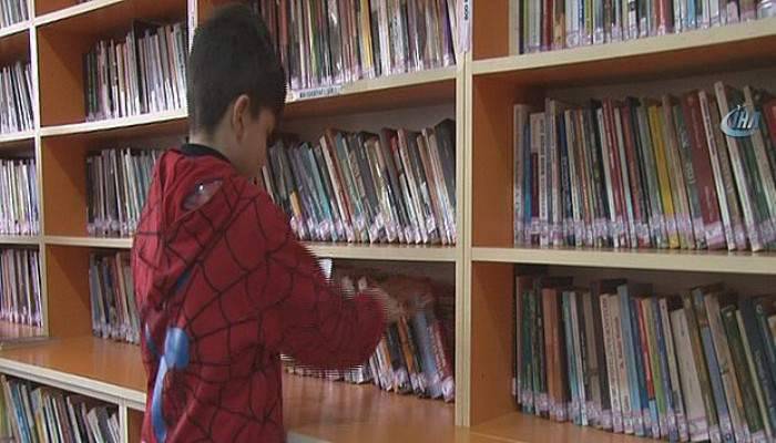 Bir yılda tam 665 kitap okudu