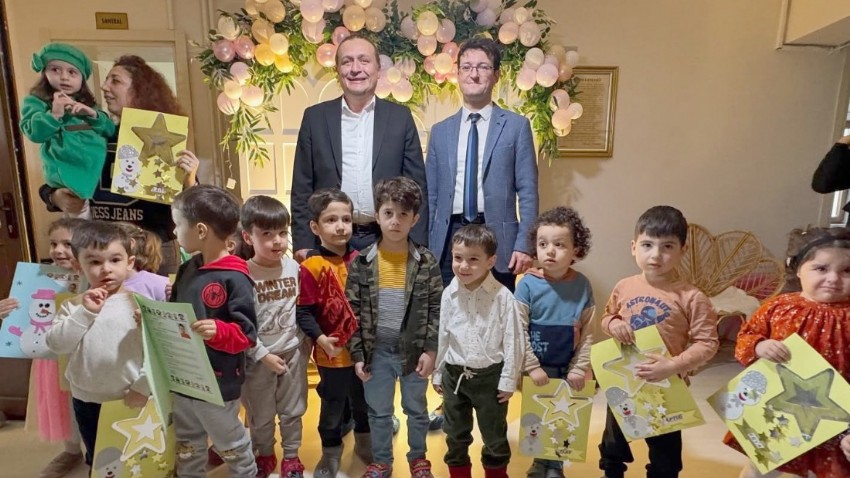 Başkan, Öztürk Kreş Öğrencileri İle Beraber