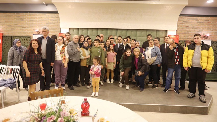 Vali Aktaş, iftarda engellilerle bir araya geldi