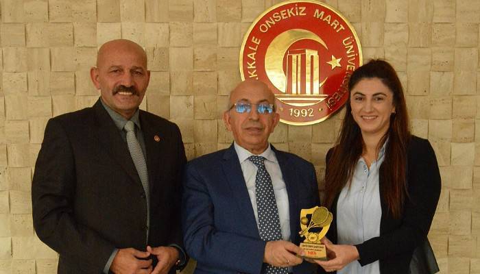 Teniste Türkiye Şampiyonu Olan ÇOMÜ’lü Girgin’den Rektör Prof. Dr. Sedat Murat’a Ziyaret