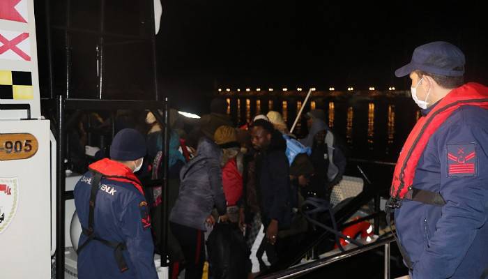 Sahil Güvenlik, Ayvacık'ta denize açılan 45 göçmeni durdurdu