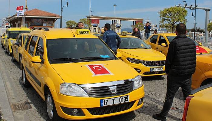 Çanakkale’de taksicilerden 23 Nisan konvoyu  