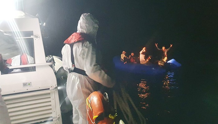 Denizde 15 düzensiz göçmen kurtarıldı
