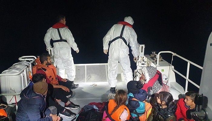 Eceabat açıklarında 34 düzensiz göçmen yakalandı