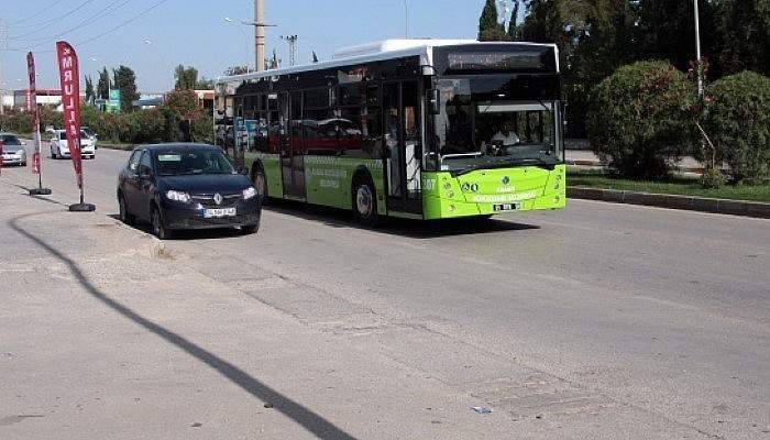 Motosikletli 2 çocuğa otobüs çarptı! 