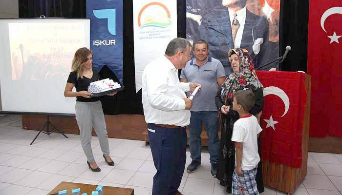  325 Kursiyer Belgelerini Aldı 