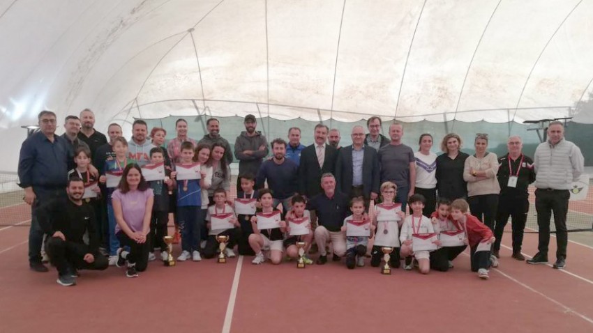 Çanakkale'de Genç Sporcular Tenis Sahnesinde Parladı