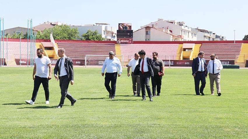 ÇOMÜ'de mezuniyet töreni hazırlıkları sürüyor