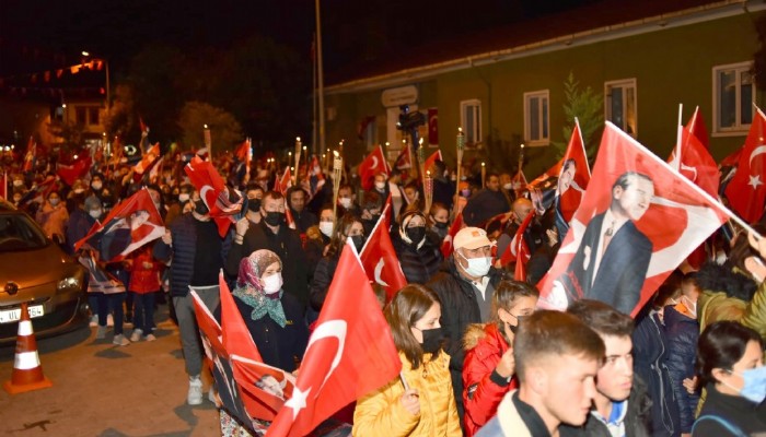 Ellerde Cumhuriyet Yolunu Aydınlatan Fener, Dillerde Cumhuriyet Türküleri