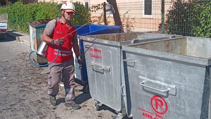 Kepez’de Çöp Konteynerleri Dezenfekte Ediliyor