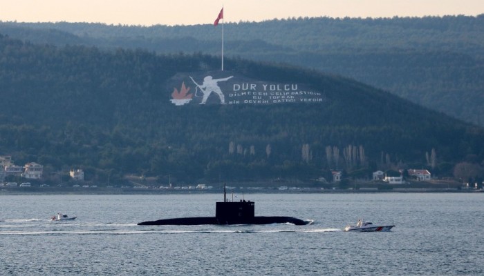 Çanakkale Boğazı'ndan geçen Rus denizaltısı, Marmara Denizi'ne doğru yol aldı