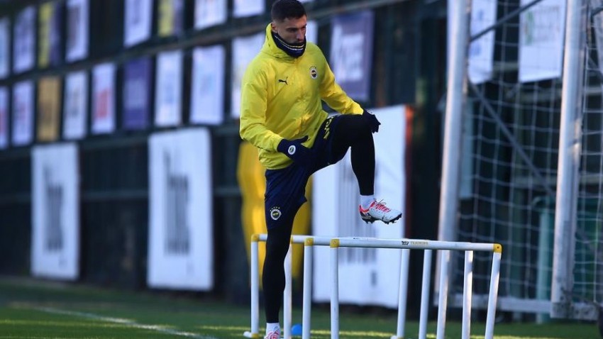 Fenerbahçe'nin yeni transferi ilk antrenmanına çıktı