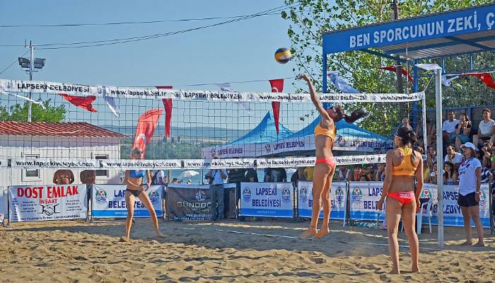 Lapseki’de Voleybol Rüzgarı 
