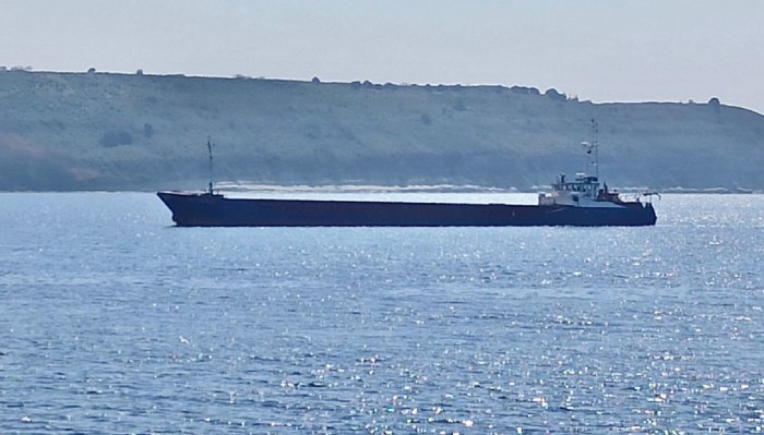 Demir yüklü gemi, Çanakkale Boğazı'nda karaya oturdu