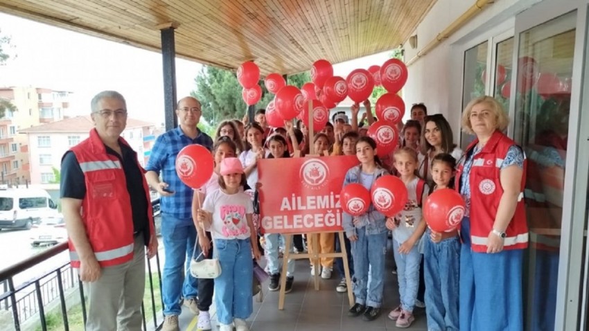 Öğrencilerden Sosyal Hizmet Merkezlerine ziyaret