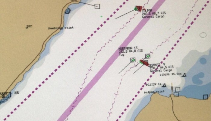 Çanakkale Boğazı'nda arızalanan gemi, Karanlık Liman bölgesine demirletildi