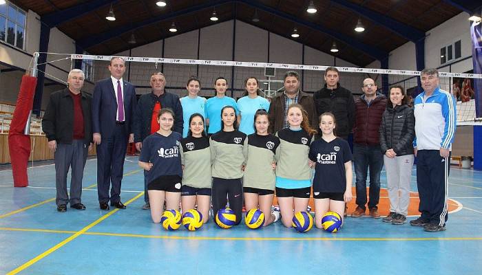 Başkan Işık'tan voleybol takımına destek