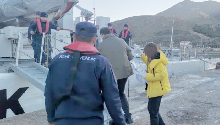Sahil Güvenlik Ekipleri Göçmenleri Yakalıyor, Hayat Kurtarıyor