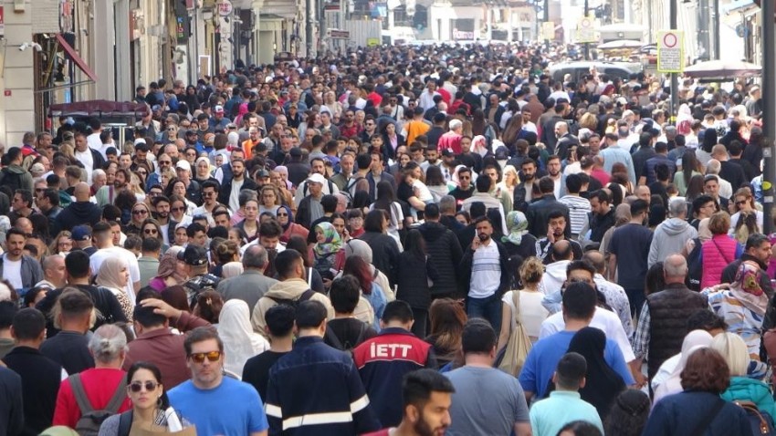 Taksim’de yaşanan yoğunluk seferleri iptal ettirdi