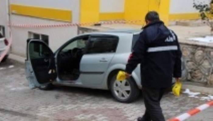 Eski Ak Partili aracında infaz edildi