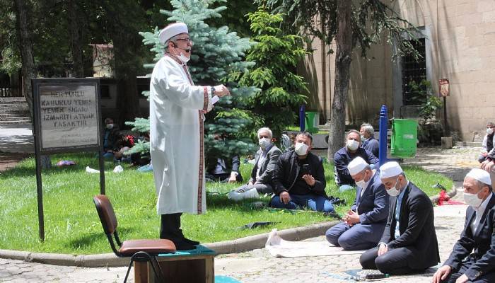 Çanakkale’ye atanan Afyonkarahisar Müftüsü Şükrü Kabukçu cemaatten helallik istedi