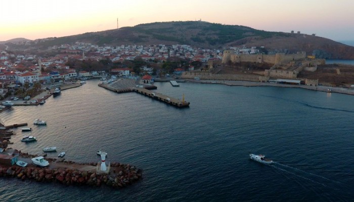 Bozcaada’ya bazı feribot seferleri iptal edildi