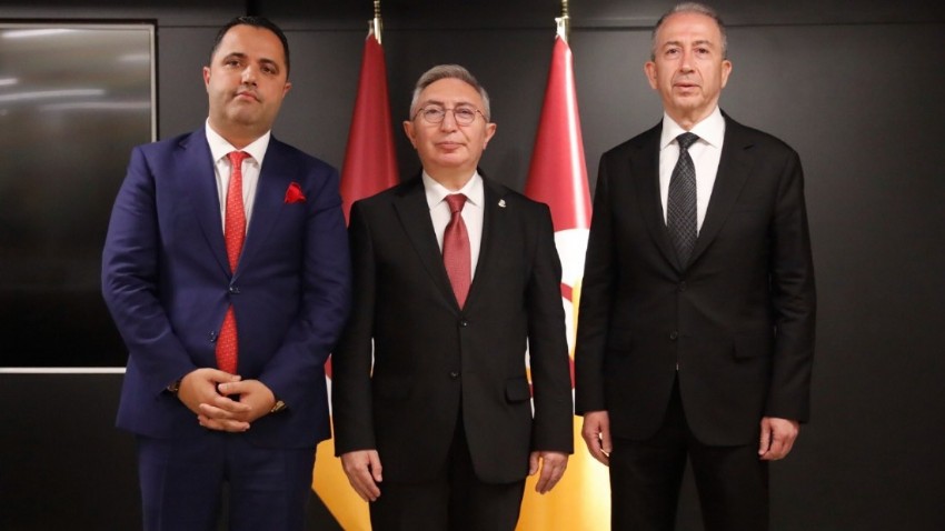 Galatasaray'da başkan adayları renk seçimi yapıldı  