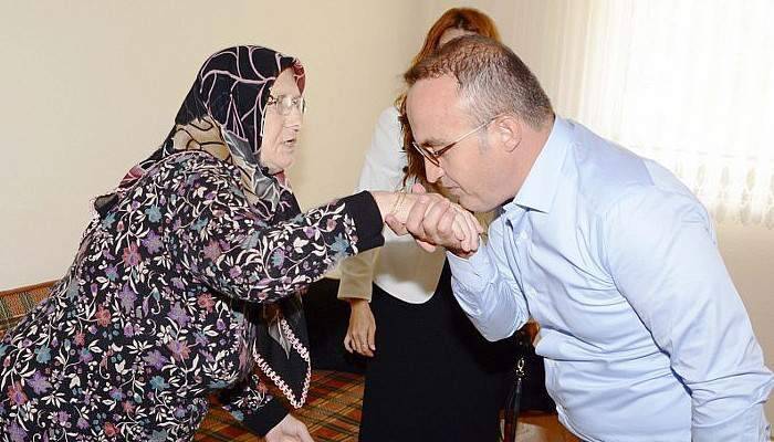 Turan İl Başkanı Karadağ'ın annesini ziyaret etti