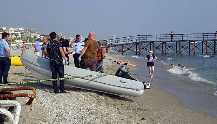 Cesede aldırmadan yüzdüler