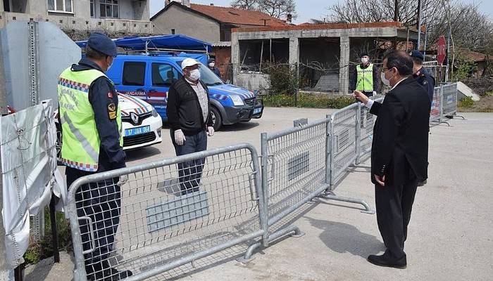 Kaymakam Gürdal, karantinadaki köyde denetimleri incelendi