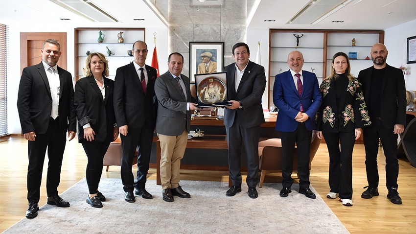 Başkan Erkek konuklarını ağırladı