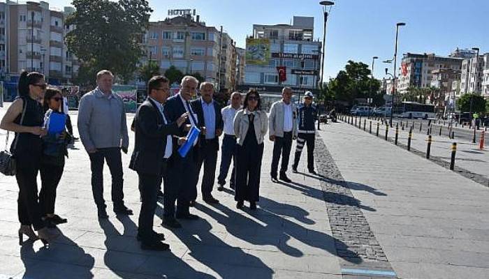 Başkan Gökhan, İskele Meydanı'nda inceleme yaptı