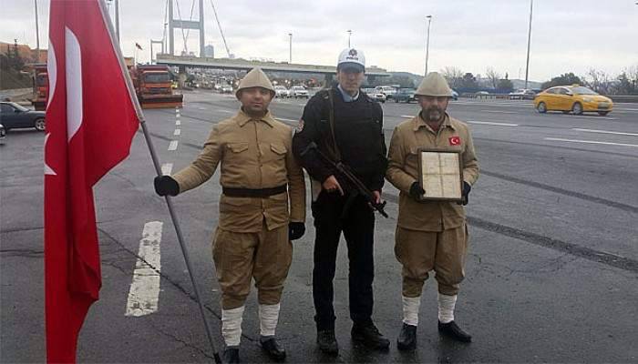 15’lilerin torunları 15 Temmuz Şehitler Köprüsü’nde nöbete başladı