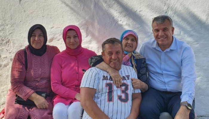 Başkan Elbi yaşlıları evlerinde ziyaret etti