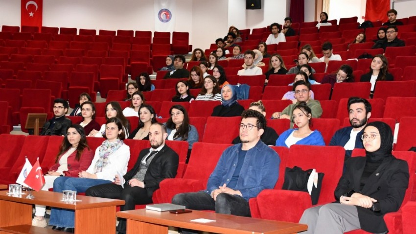 ÇOMÜ Öğrenci Dekanlığı Kalite Güvencesi Toplantısı Troya Kültür Merkezi'nde Büyük İlgiyle Gerçekleştirildi