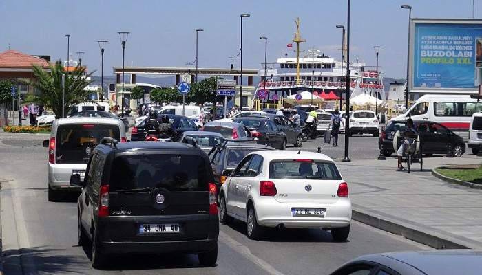  Çanakkale'de tatilin son günü beklenen feribot kuyruğu yaşanmadı