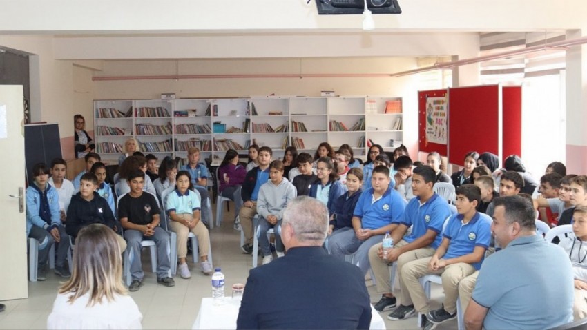Başkan Oruçoğlu, Öğrencilere Yerel Yönetimler Hakkında Bilgi Verdi