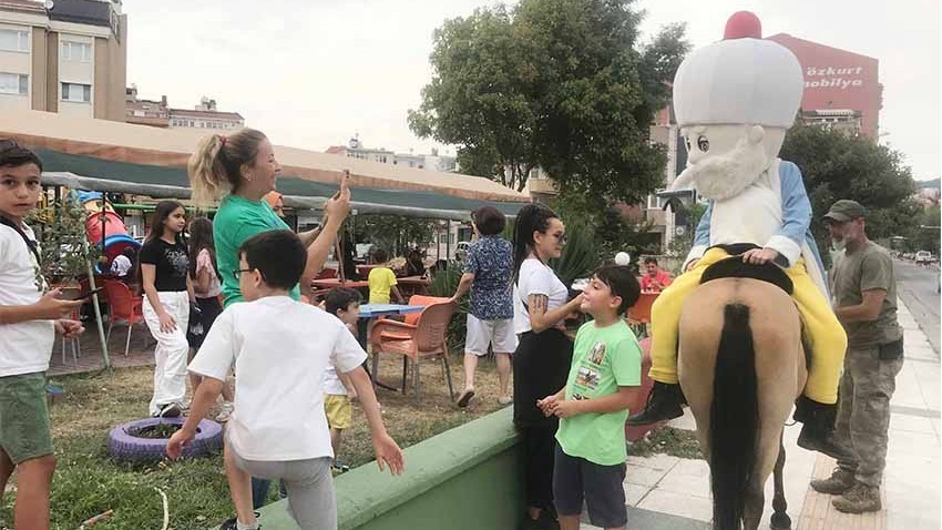 Nasreddin Hoca Çan'da ata ters bindi