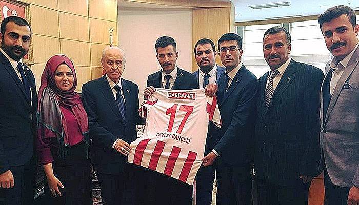 Bahçeli’ye Dardanelspor forması 